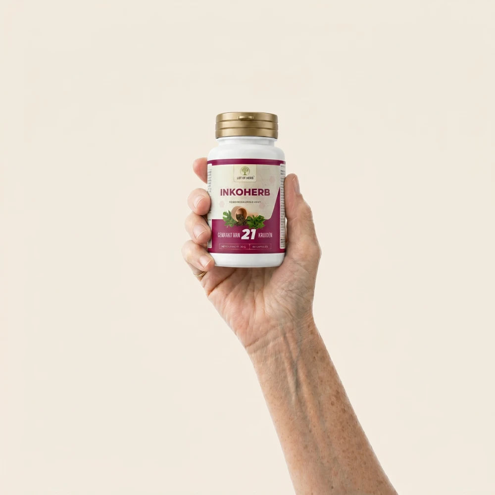 Hand houdt een pot Inkoherb vast