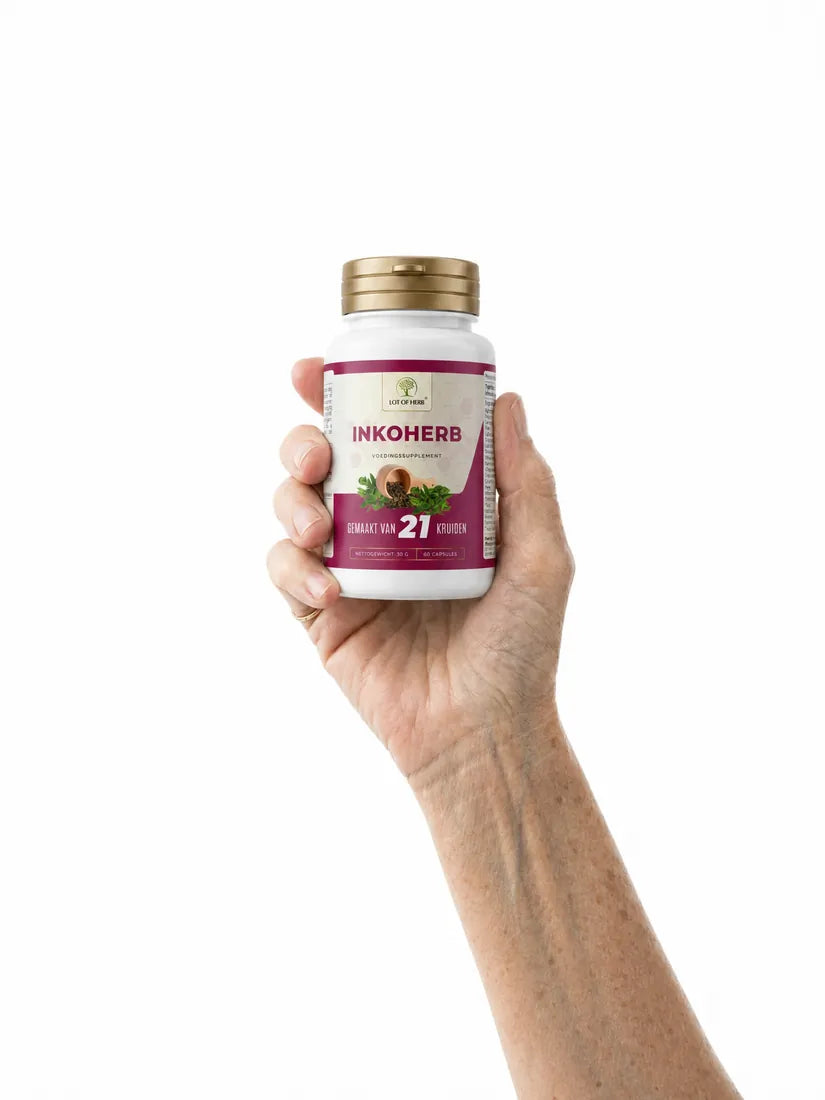 Hand houdt een pot Inkoherb vast